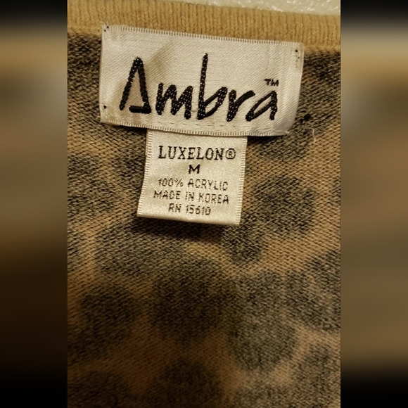 *Animal Print Top - Picture 2 of 4